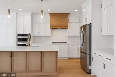 6411 Red Cedar Dr, Chaska, MN 55318