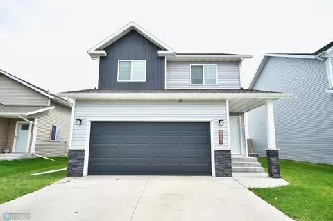1110 Highland Ln W, West Fargo, ND 58078