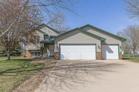 812 S Elm St, Belle Plaine, MN 56011