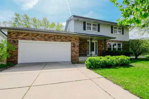 1314 Skillman Ave W, Roseville, MN 55113