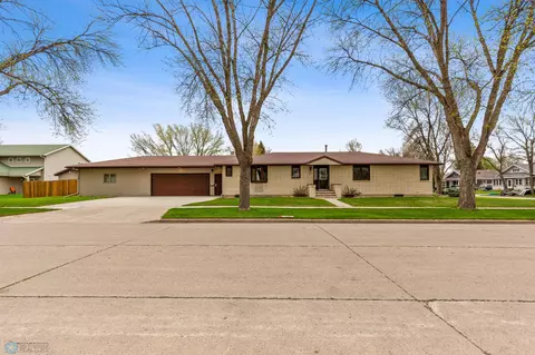 1601 16th Ave S, Fargo, ND 58103