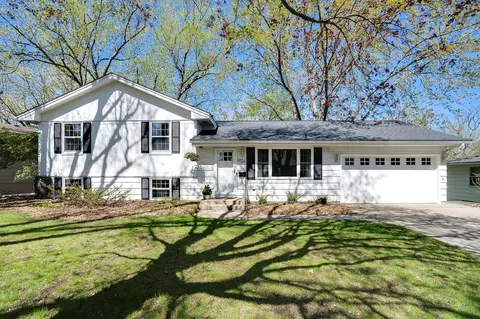 9124 Kell Ave S, Bloomington, MN 55437
