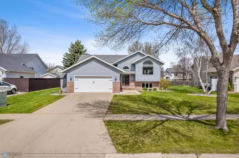3101 38th Ave S, Fargo, ND 58104