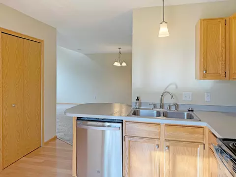 4210 Meghan Ln, Eagan, MN 55122 photo 7