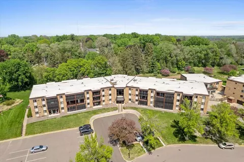 2700 Oxford St N #154, Roseville, MN 55113