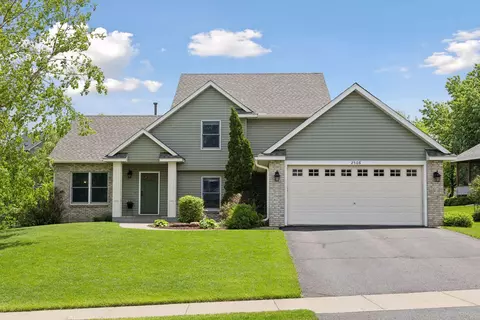 2508 Burl Oak Curv, Hudson, WI 54016