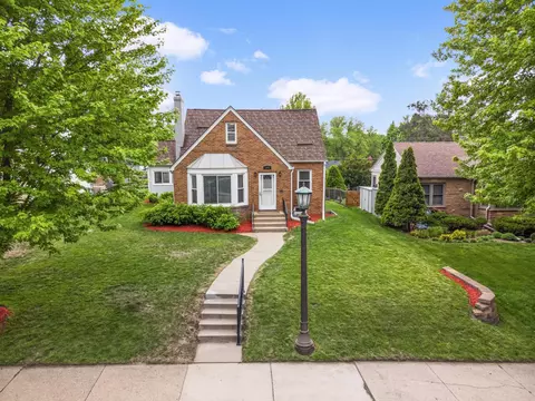 1588 Hillcrest Ave, Saint Paul, MN 55116