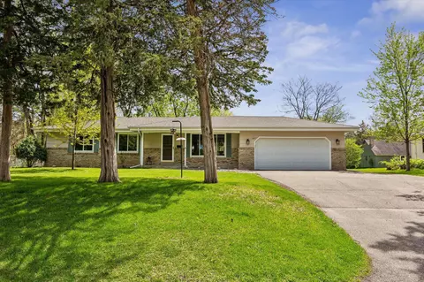 1011 E 94th St, Bloomington, MN 55420