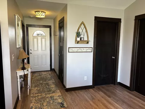 2015 Pratt Cir, Saint Peter, MN 56082 photo 2