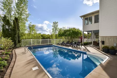Exterior - 1504 Thomas Ln, Eagan, MN 55122 photo 6 of 11