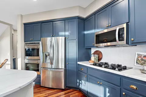 Kitchen - 1504 Thomas Ln, Eagan, MN 55122 photo 3 of 4