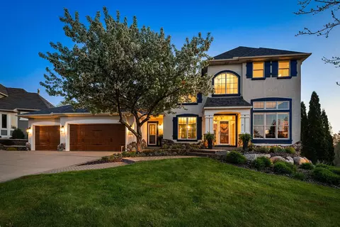 1504 Thomas Ln, Eagan, MN 55122