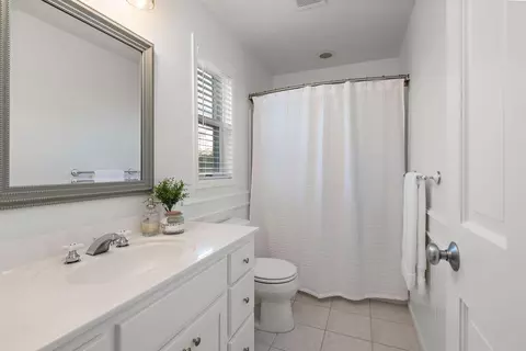 Bath - 1504 Thomas Ln, Eagan, MN 55122 photo 3 of 4