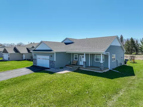 18 Billings Ln, Superior, WI 54880