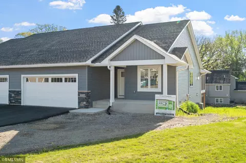 2114 Kari Ln, North Saint Paul, MN 55109