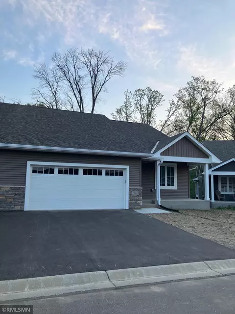 2105 Kari Ln, North Saint Paul, MN 55109
