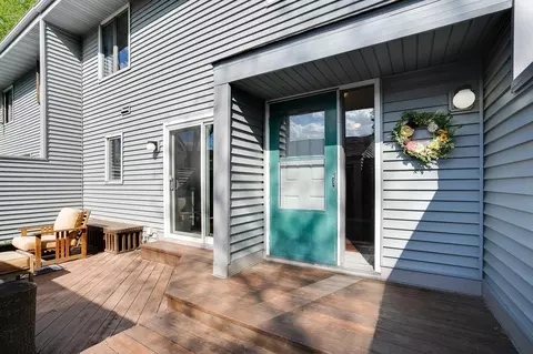 2732 Mackubin St, Roseville, MN 55113