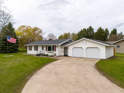 1601 Widman Ln, Crookston, MN 56716