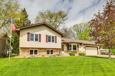2211 Stanich St, Maplewood, MN 55109
