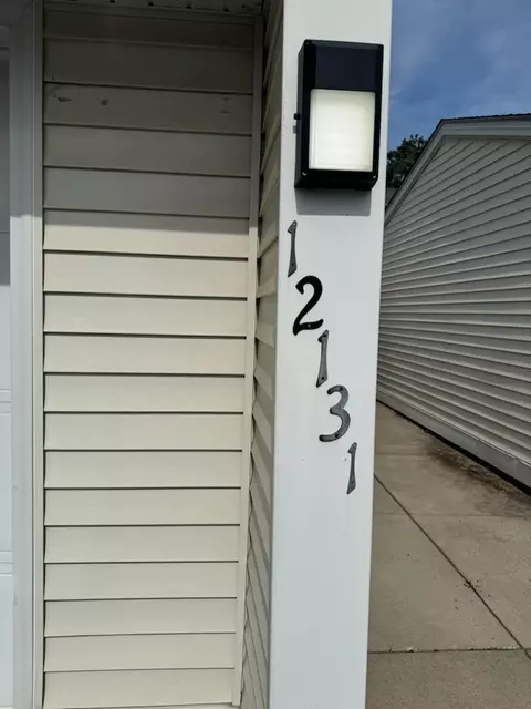 12131 Drake St NW, Coon Rapids, MN 55448