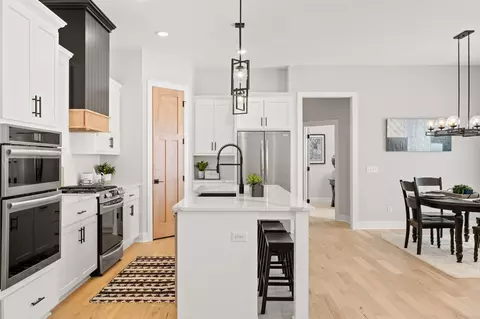 Kitchen - 4927 Parkside Cir, Eagan, MN 55123 photo 3 of 5
