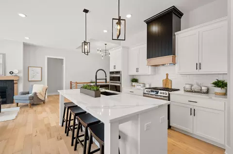 Kitchen - 4927 Parkside Cir, Eagan, MN 55123 photo 5 of 5