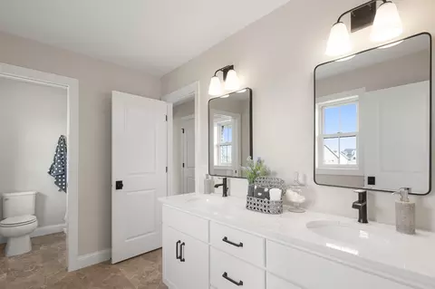 Bath - 636 Parkside Ct, Eagan, MN 55123 photo 3 of 4