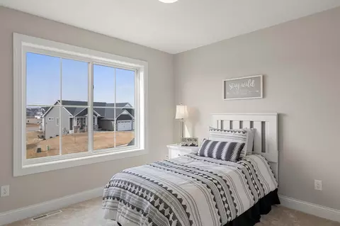 Bedroom - 636 Parkside Ct, Eagan, MN 55123 photo 2 of 5