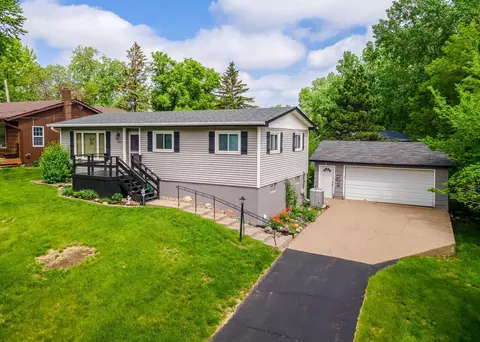 2896 14th St NW, New Brighton, MN 55112