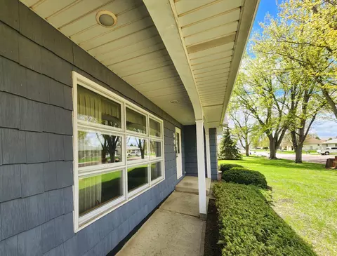 803 4th Ave SE, Pipestone, MN 56164 photo 2