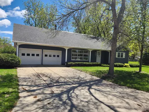 803 4th Ave SE, Pipestone, MN 56164