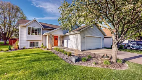 335 19th St SW, Rochester, MN 55902