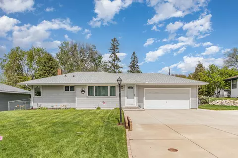 1507 Viking Dr E, Maplewood, MN 55109