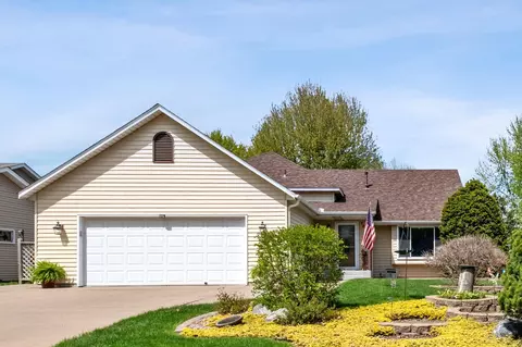 7602 18th St N, Oakdale, MN 55128