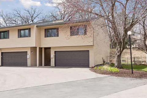 422 Pleasant Dr, Hastings, MN 55033