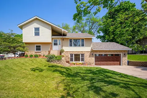 1400 Robinwood Ln, Faribault, MN 55021