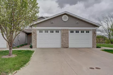 543 Pointe Ct SW, Rochester, MN 55902