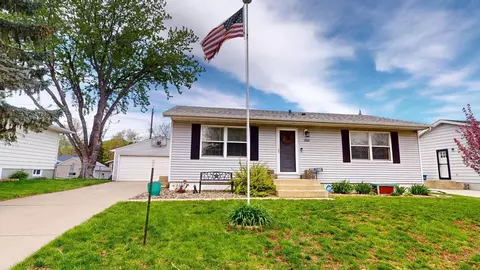 2039 43rd St NW, Rochester, MN 55901