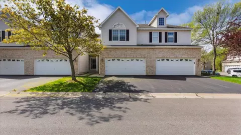 1375 White Oak Dr, Chaska, MN 55318