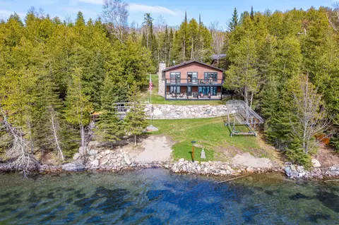 6570 Black Duck Beach Rd, Orr, MN 55771