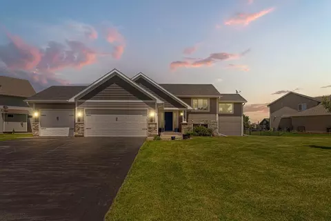1340 Overlook Dr, Elko New Market, MN 55054