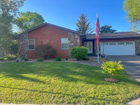 533 5 12 St NW, Elk River, MN 55330