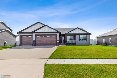 7428 Eagle Pointe Dr S, Fargo, ND 58104