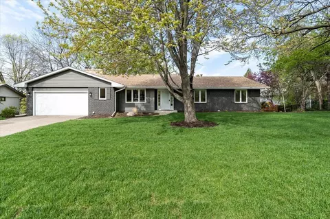 6913 Gleason Cir, Edina, MN 55439