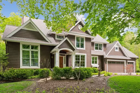 8607 Big Woods Ln, Eden Prairie, MN 55347