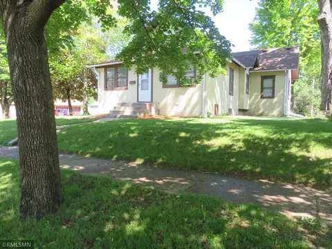 1407 11th St E, Glencoe, MN 55336