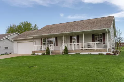 904 W 1st St, West Concord, MN 55985
