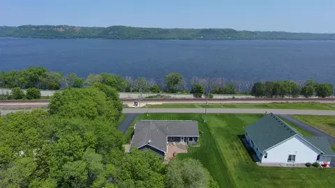 32137 Lakeview Dr, Lake City, MN 55041