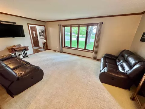 1400 Ridgeway Rd, Marshall, MN 56258 photo 4