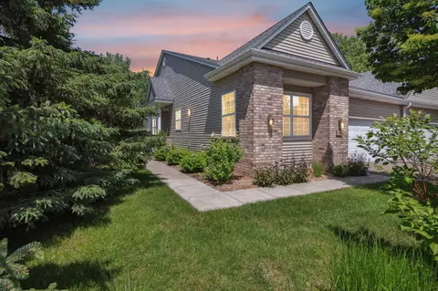 1865 Merlot Curv, Eagan, MN 55122